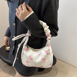 Bolso de mano de fábrica con estampado de flores para mujer, bolso plisado bonito y a la moda, mini bolso de mano para mujer - Product Image 2