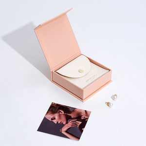 Caja Magnética para Joyería en Forma de Libro de Papel Rosa con Bolsa, Empaque Sostenible Personalizado - Product Image 3