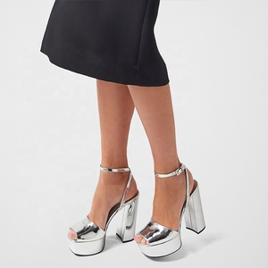 Sandales à plateforme épaisse pour femme, argentées, à bout carré, talons hauts et épais, avec brides croisées à la cheville, bout ouvert, chaussures d'été, couleurs personnalisables - Product Image 2