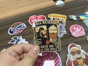 Etiquetas Adhesivas de Vinilo PVC Impresas Personalizadas, Resistentes al Agua y a los Rayos UV, Circulares con Logotipo de Marca para Empaquetado - Product Image 4