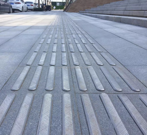 सड़क दिशात्मक मार्गदर्शन के लिए थोक विरोधी पर्ची 304 स्टेनलेस स्टील टैटाइल स्टड सुरक्षा संकेतक - Product Image 3