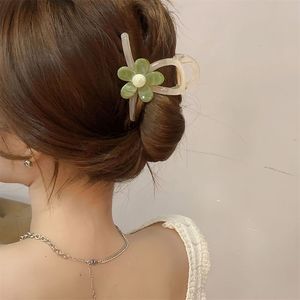 The new Korean <b>style</b> temperament all-match medium cherry blossom flower hairpin female back of the <b>head</b> grab clip headdress - Product Image 5