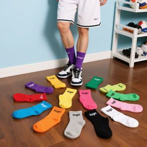 Chaussettes épaisses respirantes antidérapantes pour hommes et femmes - Design animal personnalisé Chaussettes de sport pour usage quotidien des jeunes - Product Image 1