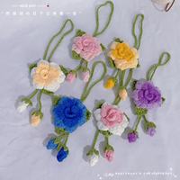 Ornement suspendu en crochet fait main, fleur tricotée, breloque de sac, pendentif rose vintage avec bourgeons, décoration pour rétroviseur de voiture, cadeau