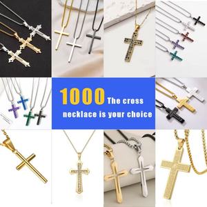 Fabricantes de Colgantes de Joyería Personalizados, Colgantes de Moda con Cadena de Cruz de Acero Inoxidable con Relleno de Oro de 18K y Moissanita para Hombre - Product Image 2