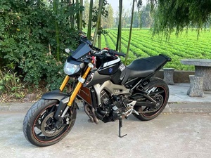 <span class=keywords><strong>Moto</strong></span> Yamaha <span class=keywords><strong>MT</strong></span>-<span class=keywords><strong>09</strong></span> 900cc CP2 bicylindre Hyper Naked d'occasion >230 km/h vitesse maximale, maniabilité agile, puissance de traction - Product Image 3