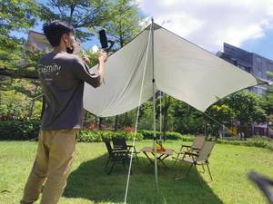 Carpa de Playa Portátil con Revestimiento Negro, Toldo con Protección Solar UPF50+, Fácil de Usar, para Familias, Campamentos, Picnics - Product Image 2