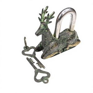 Candado de Latón con Forma de Ciervo Vintage, Cerradura Metálica Ornamentada con Acabado Antiguo y Llaves de Esqueleto - Product Image 1