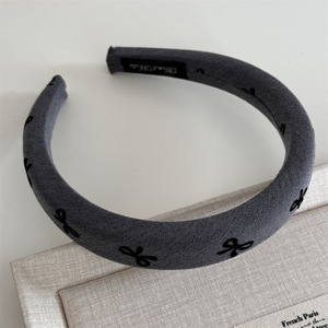 رباط شعر بلاستيكي عريض مغطى بلون رمادي وأسود للنساء رباط رأس سميك مبطن بالإسفنج - Product Image 5