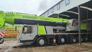 รถเครนเคลื่อนที่มือสอง Zoomlion 130 ตัน รถบรรทุกก่อสร้างที่จำเป็น 25 ตัน ประหยัดน้ำมัน พร้อมมอเตอร์เกียร์ ปั๊ม และแบริ่งเครื่องยนต์ - Product Image 4