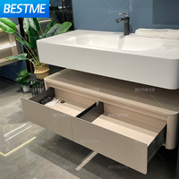 Meuble de salle de bain mural, design hôtelier, meuble-lavabo de luxe, double vasque, finition laquée, miroir intelligent, écologique