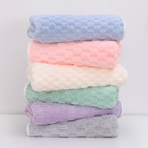 ผ้าเช็ดตัวอาบน้ำแบบกำหนดเอง ผ้าคอรัลฟลีซ 70x140 ซม. สีพื้น ซึมซับน้ำได้ดี สำหรับผู้ใหญ่ - Product Image 2