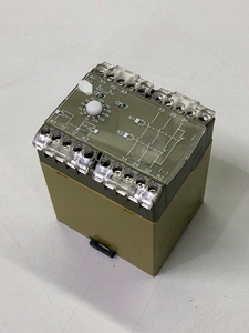 PLC E <span class=keywords><strong>3</strong></span> V22 安全继电器 474200 - Product Image 2