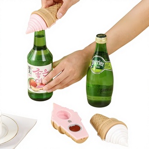 Ouvre-bouteille magnétique multifonctionnel pour cornets de crème glacée et bouteilles de bière avec fonction de rangement intégré pour dévisser les bouchons - Product Image 1