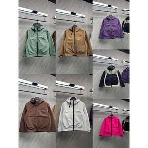 เสื้อแจ็คเก็ตกลางแจ้งยี่เจียว รุ่น Unisex กันลม กันน้ำ แบบ Hard Shell สามในหนึ่ง พร้อมตะเข็บเย็บแบบปิดผนึกอย่างสมบูรณ์ สำหรับการเดินป่าและตั้งแคมป์ - Product Image 2