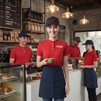 Conjunto de Uniforme de Barista de 3 Piezas con Logotipo Personalizado, Camisa Polo Roja con Cuello Mao, Delantal Negro y Gorra de Béisbol