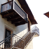 Escalier extérieur en métal sur mesure Prima, escalier de sécurité en acier galvanisé robuste pour villa, bâtiment extérieur, sortie d'urgence