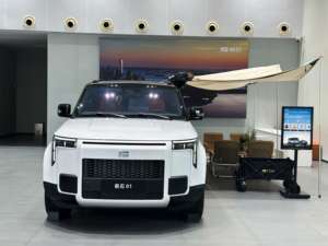 Rox 01 Adamas 2026 UAE Rox 01 2025 VIP Master Edition Tout-Terrain 2026 Noir Rallongé 7 Places SUV Hybride Pestone Rocks 01 - Product Image 3