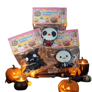 Juguetes de Halloween de animales adorables para apretar: Panda, Murciélago, Fantasma. Juguetes blandos de TPR para aliviar el estrés, ideales para recuerdos de fiestas infantiles. - Product Image 1