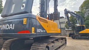 รถขุดฮุนได ปี 2024 รุ่น 305LC-9T น้ำหนัก 30 ตัน ของแท้นำเข้าจากเกาหลี รถขุดมือสอง ราคาดี เครื่องยนต์และปั๊ม - Product Image 3
