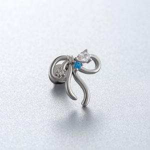 Pendientes de barra de acero inoxidable con colgante de oso y lazo de cobre |   Piercings de Cartílago con Doble Rosca para Mujeres y Niñas - Product Image 5