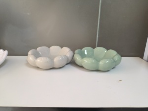 Portaoggetti Piccolo in Ceramica Floreale, Vassoio Decorativo a Forma di Fiore, Piatto Contenitore in Ceramica - Product Image 4