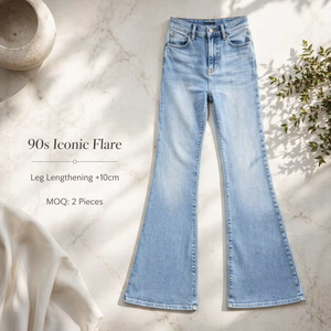 Jeans vintage bleu clair à effet vieilli, coupe bootcut, doux et élastiques, cinq poches, pour femmes - Product Image 2