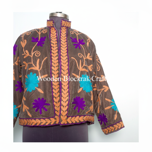 Chaqueta de Terciopelo Bordada con Diseño Floral Bohemio para Invierno y Otoño, Ecológica, Resistente al Viento, Transpirable, con Relleno de Algodón Suzani, Tejido de Punto Regular - Product Image 1