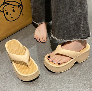 Pantuflas de gamuza suave de alta gama, aptas para uso en interiores y exteriores, pantuflas de invierno para mujer, cómodas y afelpadas, con función antideslizante. - Product Image 1