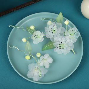 Nouvelle conception originale, faite à la main, épingle à cheveux douce en fleur de poirier verte et fraîche, accessoire capillaire de style antique, pour cheveux Hanfu. - Product Image 3