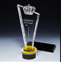 Vente en gros Trophées de cristal commémoratifs pour enfants imprimés aux UV dorés et en verre pour concours d'employés exceptionnels