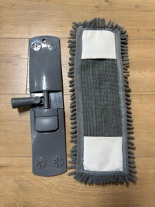 Produit d'usage quotidien Vadrouille à poussière plate en chenille en microfibre absorbant l'eau du fabricant chinois avec manche télescopique - Product Image 1