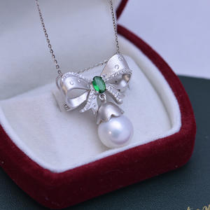 สร้อยคอเงินแท้ S925 ประดับมุกน้ำจืดทรงกลมสีขาว ขนาด 11-12 มม. พร้อมจี้มุกมีตำหนิเล็กน้อย แต่แสงสว่างสวยงาม ประดับด้วยเพชรซิรคอน สำหรับผู้หญิง - Product Image 2