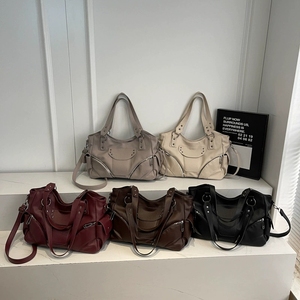 Sac à bandoulière <span class=keywords><strong>Rockabilly</strong></span> pour femme de marque, grande capacité, rivets, sac bandoulière à fermeture éclair, sac à main punk <span class=keywords><strong>rock</strong></span>, sac de shopping pour femme, sac fourre-tout pour l'extérieur - Product Image 1