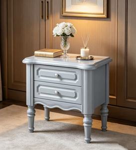 Elegante Mesita de Noche de Madera Maciza Gris Envejecida, con 2 Cajones Empotrados y Patas Redondas con Perillas, para Dormitorio - Product Image 1