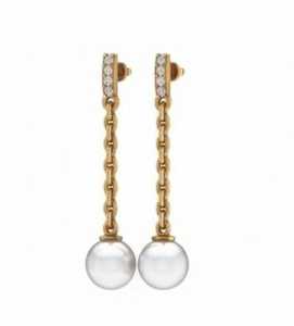 Pendientes colgantes de perlas y diamantes con brillo de oro de 18 quilates - Product Image 3
