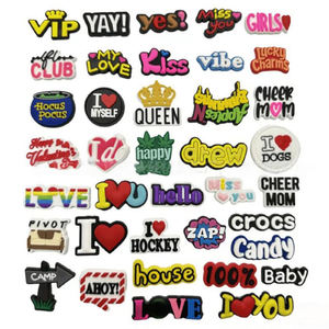 ชุดของขวัญเครื่องประดับรองเท้าโลโก้ 3 มิติหลากสี ราคาประหยัด พร้อมจี้ตัวอักษร PVC สำหรับตกแต่งรองเท้า - Product Image 1