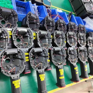 กล้องถ่ายภาพความร้อนสำหรับนักดับเพลิง จอแสดงผล TFT LCD ขนาด 3.5 นิ้ว ความละเอียด 640x480 แบบพกพา ทนทาน กันน้ำระดับ IP67 สำหรับตรวจจับสถานการณ์เหตุเพลิงไหม้ - Product Image 3