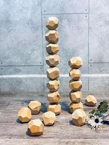 Blocs empilables en bois naturel Tumi Ishi, jeu ouvert inspiré de Montessori, activité apaisante pour le plaisir en famille - Product Image 2