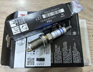 純正スパークプラグ FR5KPP332S 0242245576 クロスユース OE214 PFR7S8EG ダブルプラチナ ホットセール VW AUDI 1.8T <span class=keywords><strong>2</strong></span>.0T CABA用 - Product Image 1