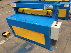 Máquina Cortadora de Chapa Metálica y Cizalla de Hierro Semiautomática de 4.5KW con Ancho de Corte de 2500mm - Product Image 3