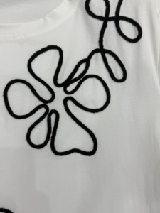 T-shirt en coton 100% personnalisé, fabrication ODM OEM, avec broderie, coupe ajustée, style <span class=keywords><strong>italien</strong></span>, haut pour femme, boutique de mode. - Product Image 4