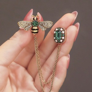 2025 nouvelle abeille gland broche dame <span class=keywords><strong>sage</strong></span>-<span class=keywords><strong>femme</strong></span> vêtements broches strass cristal acrylique fleurs papillons numéros plaqué broches - Product Image 4