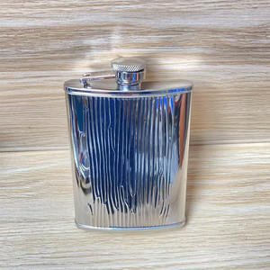 ขวดวิสกี้สเตนเลสขนาด6ออนซ์8ออนซ์มีฝาปิดลายนูนโลโก้ออกแบบได้ตามต้องการ - Product Image 2