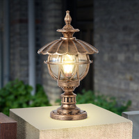 Lampadaire extérieur de style européen en aluminium moulé sous pression, étanche IP65, avec abat-jour en verre, base sur pied, LED à CRI élevé 95