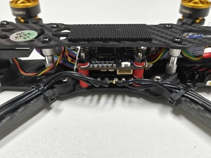 โดรน FPV UAV ควอดคอปเตอร์ขนาด 5 นิ้ว พร้อม VTX 5.8G 2.5W ELRS 915M ชิปควบคุมการบิน F405 กล้อง 1200TVL ความเร็วสูง ระยะไกล พร้อม ESC 50A รองรับแบตเตอรี่ 2-6S - Product Image 6