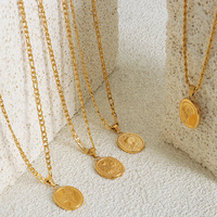 Collier élégant et tendance en acier inoxydable plaqué or 18 carats avec chaîne à maillons ovales et motif floral en relief, idéal pour mariage, fiançailles et soirées