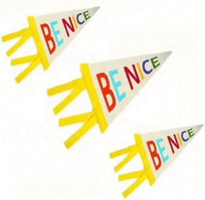 Banderoles triangulaires en feutre pour universités, impression numérique personnalisable, portables, imperméables et écologiques - Product Image 2