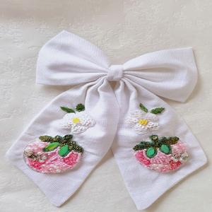 Arcs de cheveux brodés sur mesure fabriqués sur des tissus de lin idéaux pour la revente par les magasins d'accessoires de cheveux - Product Image 1