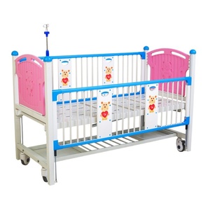 Cama Pediátrica de Doble Manivela de Alta Calidad con Barandillas de Seguridad Completas para Uso Hospitalario - Product Image 1